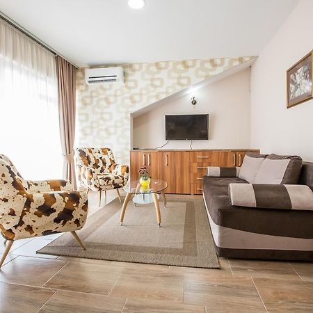 Apartmani Mg Nikšić Exteriör bild