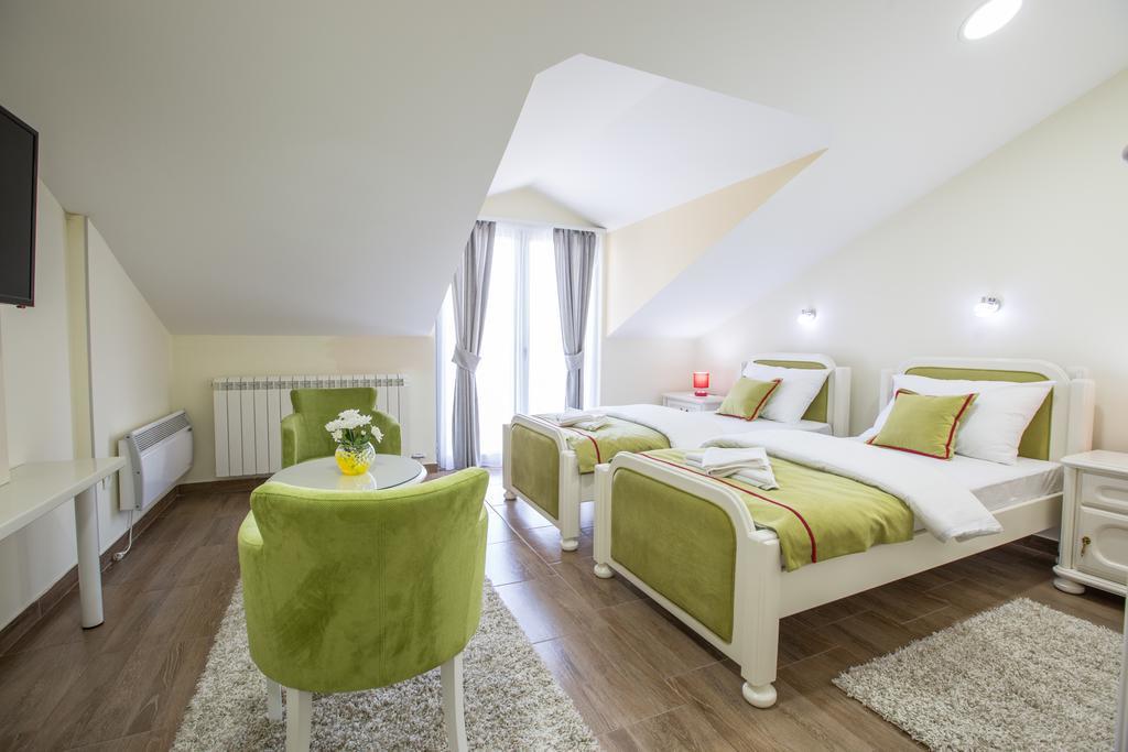 Apartmani Mg Nikšić Exteriör bild