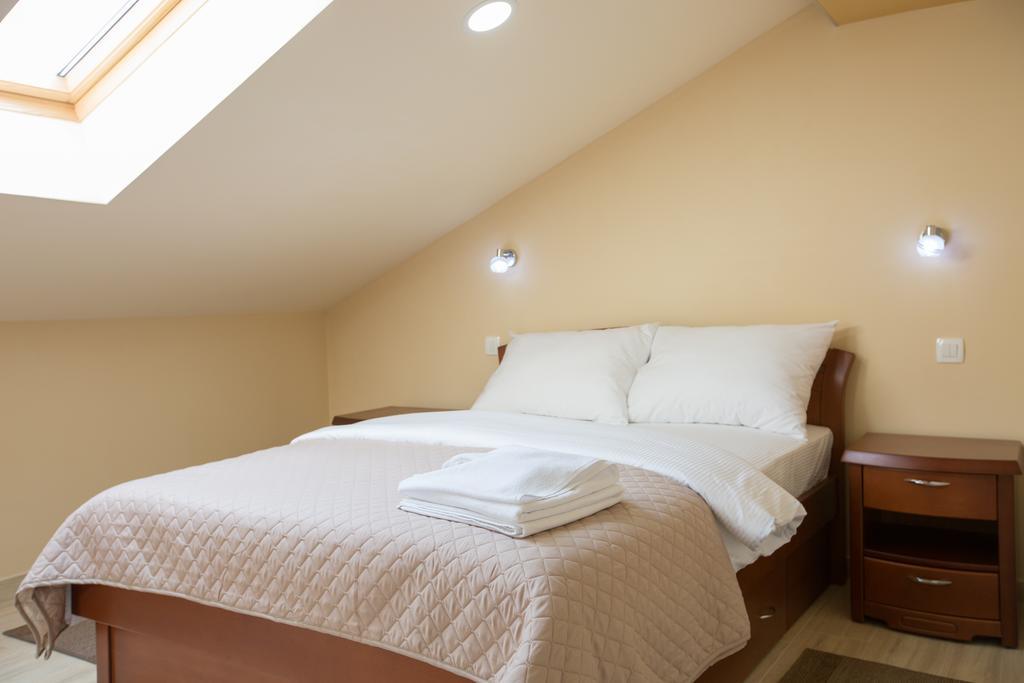 Apartmani Mg Nikšić Exteriör bild