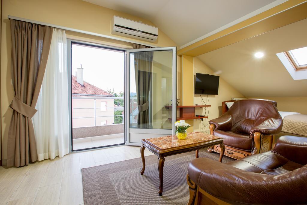 Apartmani Mg Nikšić Exteriör bild