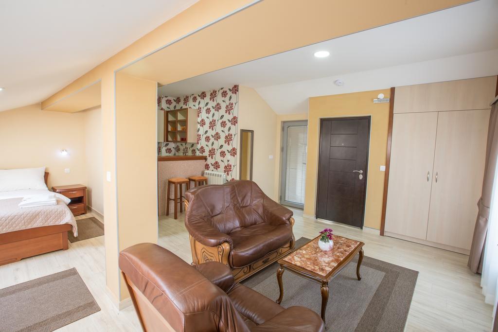 Apartmani Mg Nikšić Exteriör bild