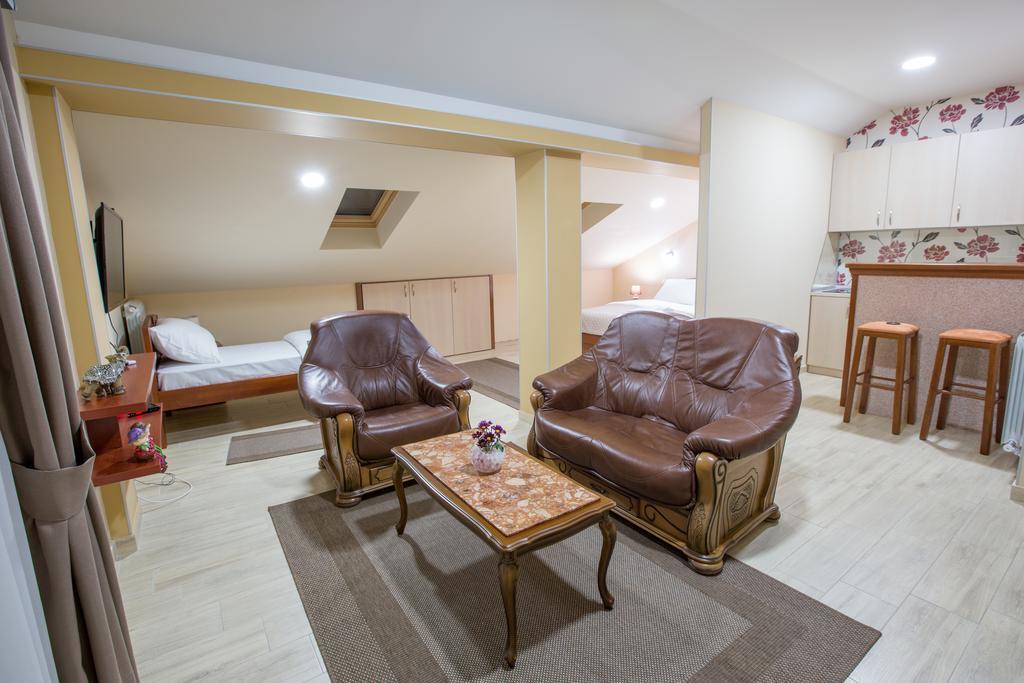 Apartmani Mg Nikšić Exteriör bild